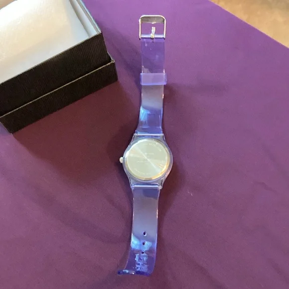 Elegant Purple Women's Watch NWOT - Picture 3 of 4